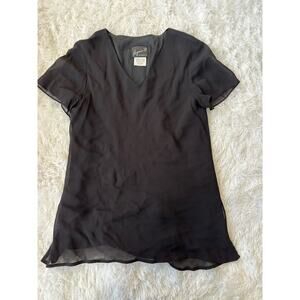 Benjamin A Women’s Sz. 8 Black Short Sleeved Blouse. Pretty